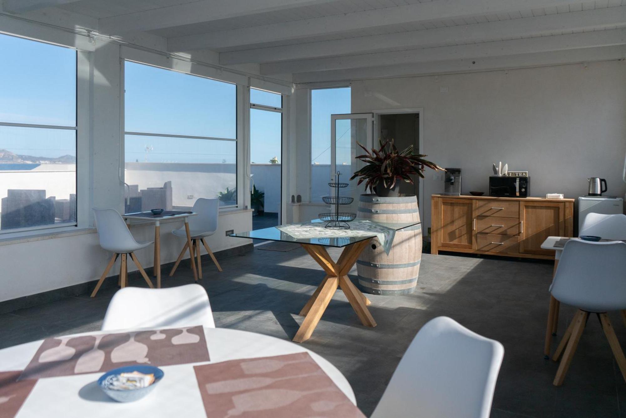 Ponente & Maestro Rooms Favignana Bagian luar foto