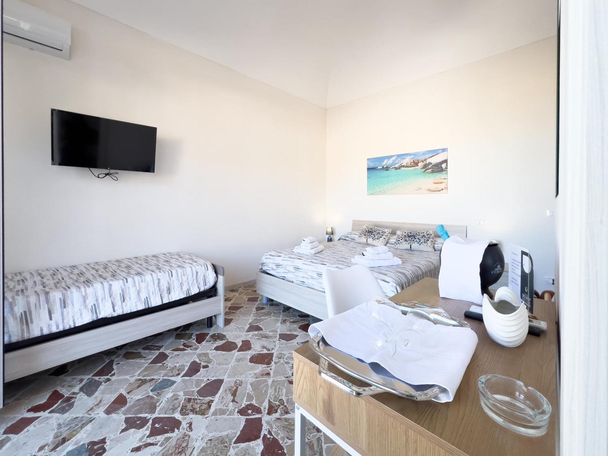 Ponente & Maestro Rooms Favignana Bagian luar foto