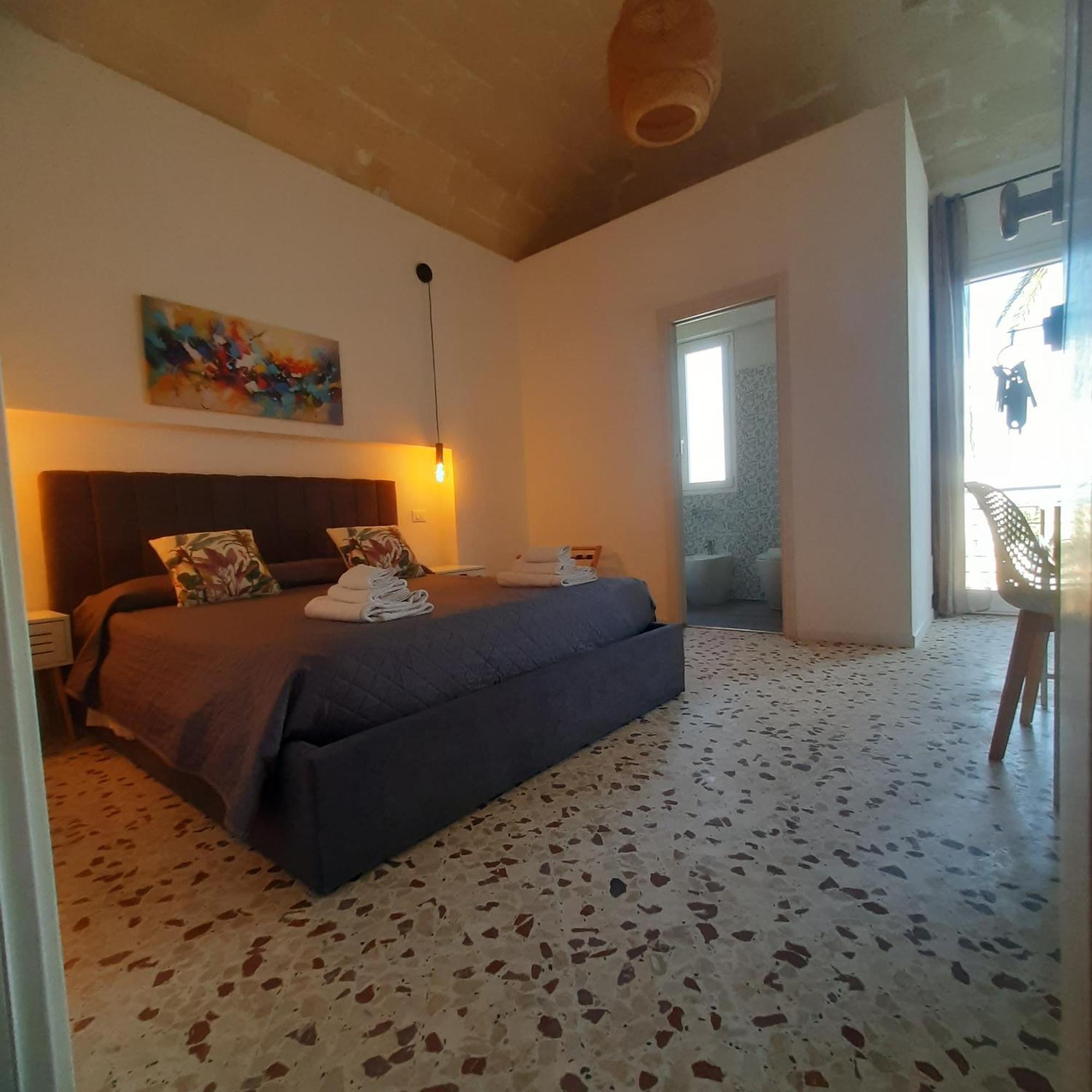 Ponente & Maestro Rooms Favignana Bagian luar foto
